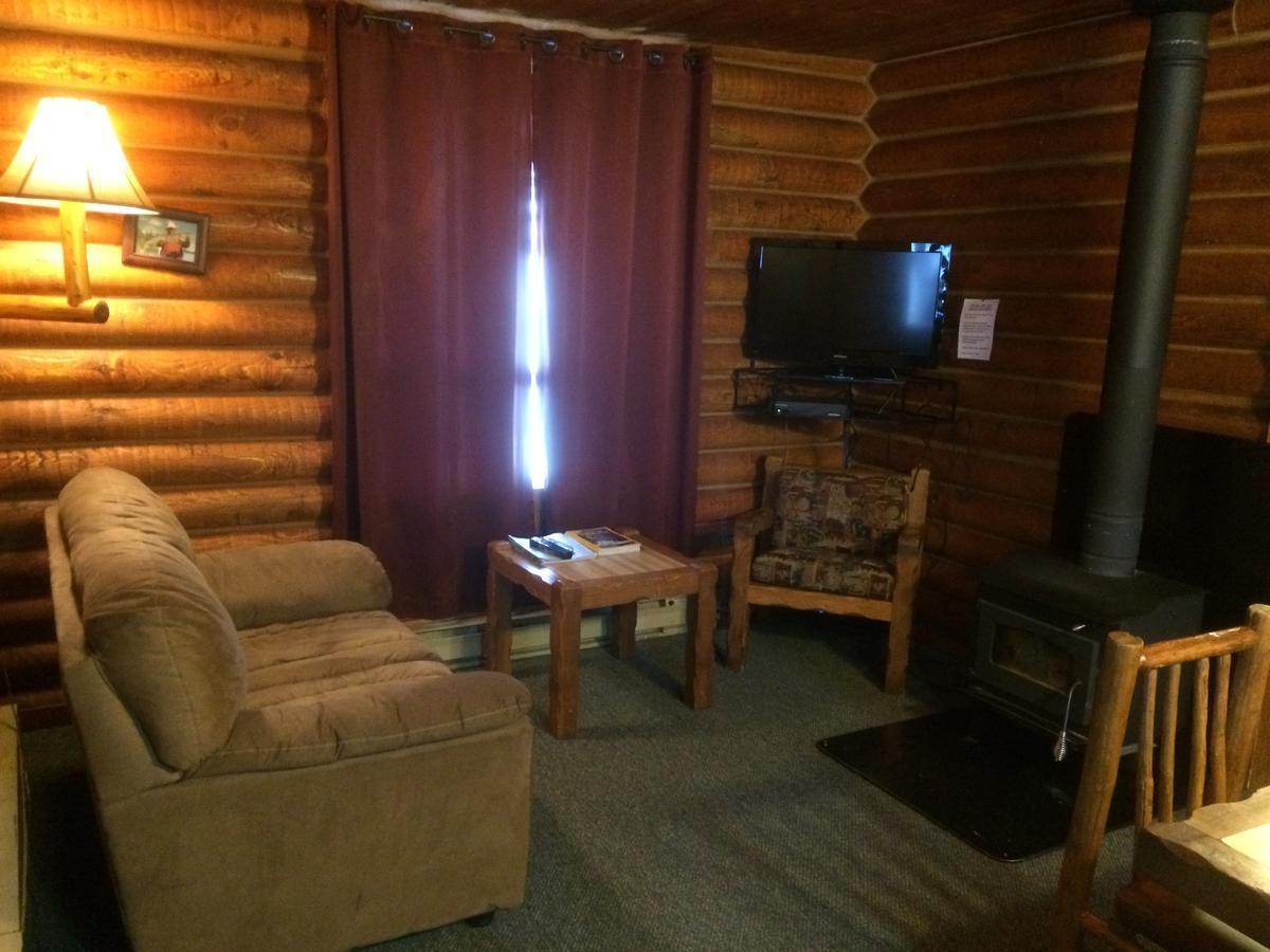Bakers Narrows Lodge And Conference Center Flin Flon Eksteriør bilde